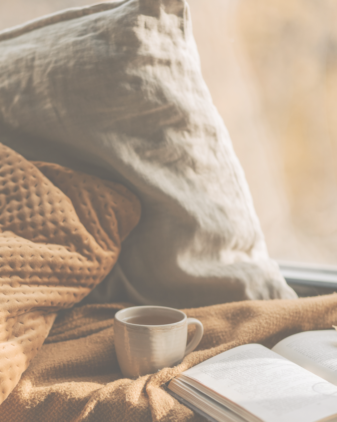 Seminar Kompasstag - eine gemütliche Ecke mit Tasse und Buch